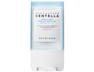 Солнцезащитный стик с шёлковым финишем SKIN1004 Hyalu-Cica Silky-Fit Sun Stick SPF50+ PA++++ Объём: 7 г